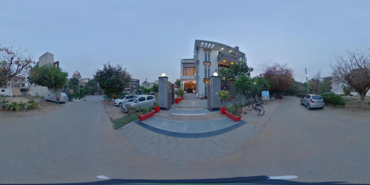 Dreamz Hospitality Gurgaon Hotel Ngoại thất bức ảnh